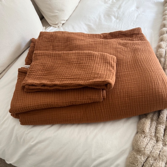 QUINCE Organic Airy Gauze Duvet Cover King plus 2 King Shams - TERRACOTTA - Picture 5 of 8